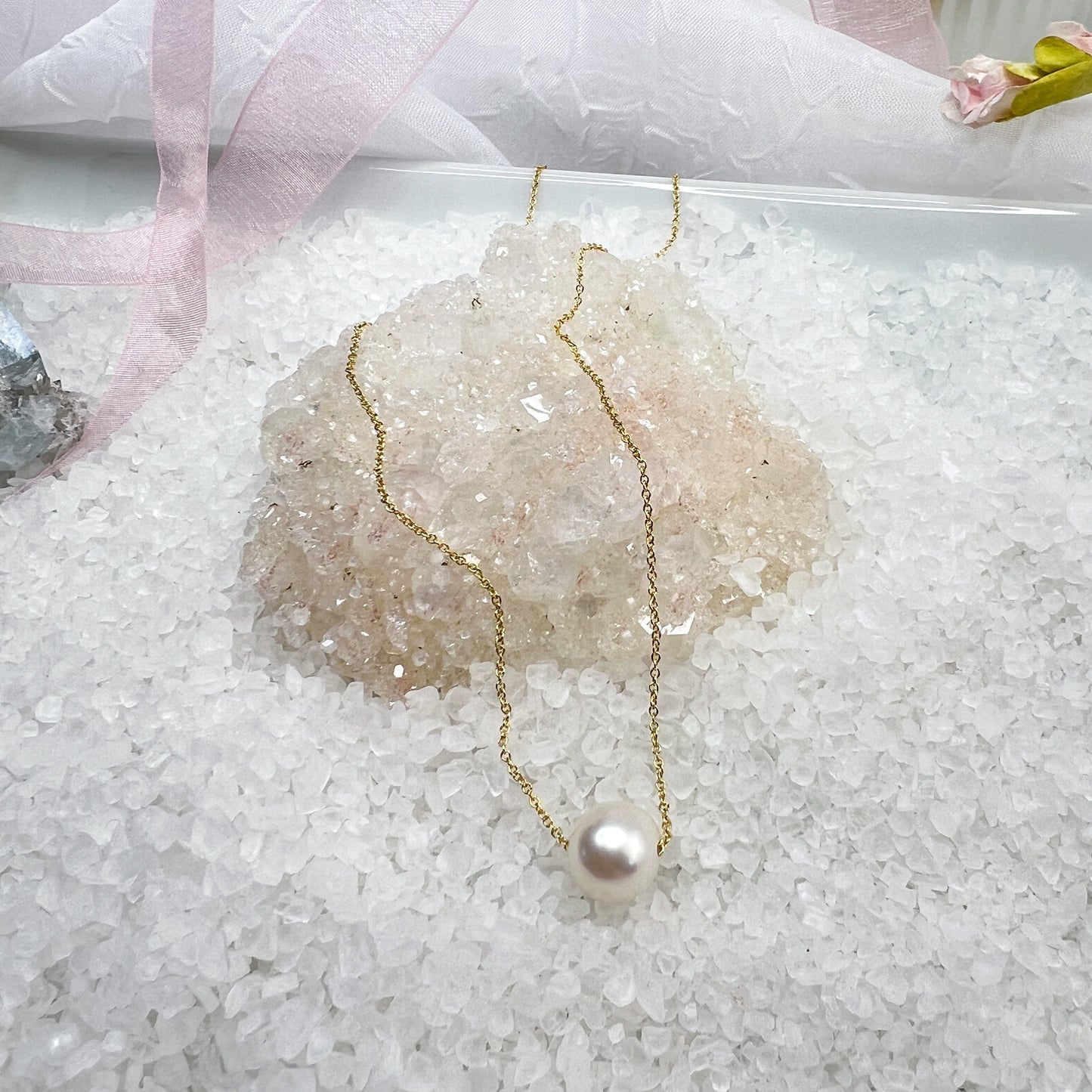 Edison Pearl floater necklace