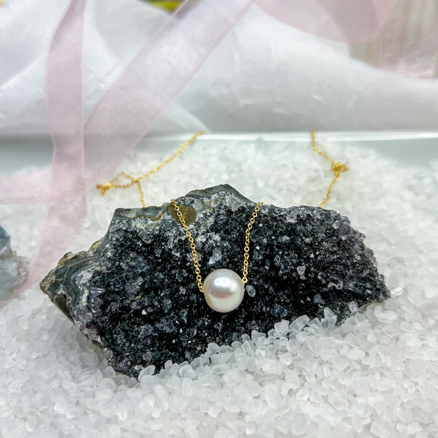 Edison Pearl floater necklace