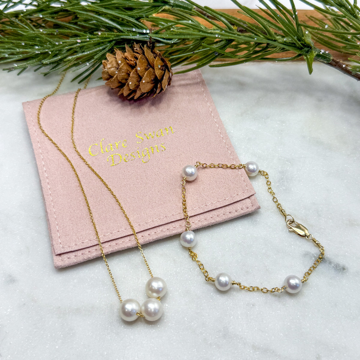 Freshwater Pearl necklace & bracelet gift set