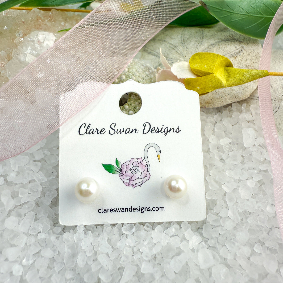 6mm Pearl stud earrings
