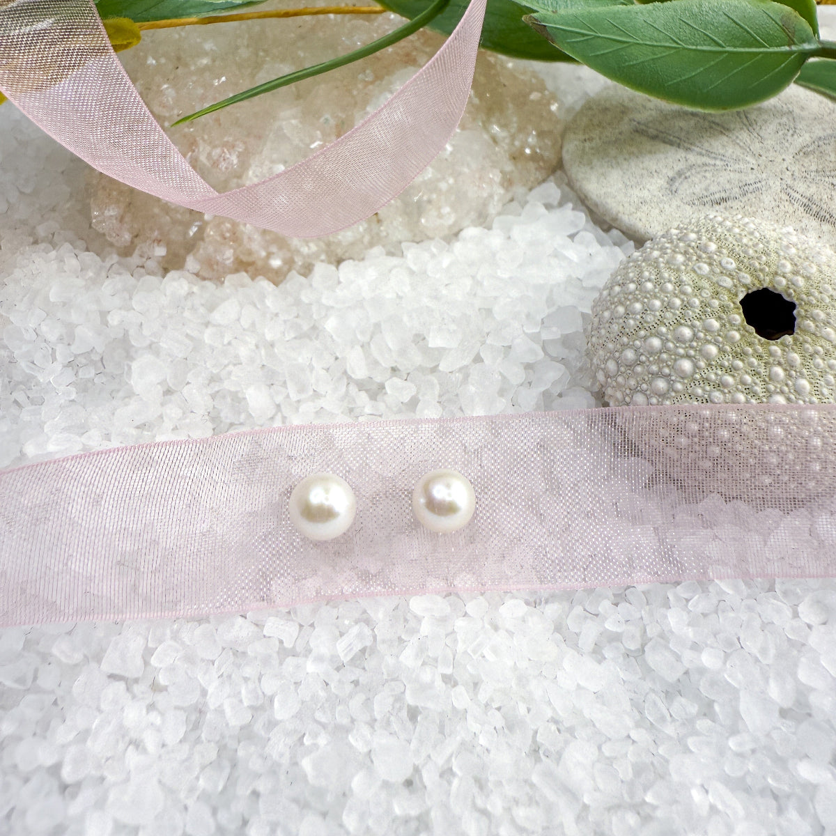 6mm Pearl stud earrings