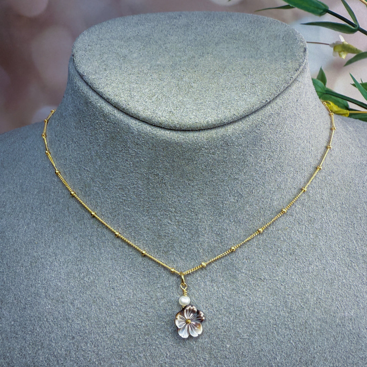 Gray Mother of Pearl Necklace