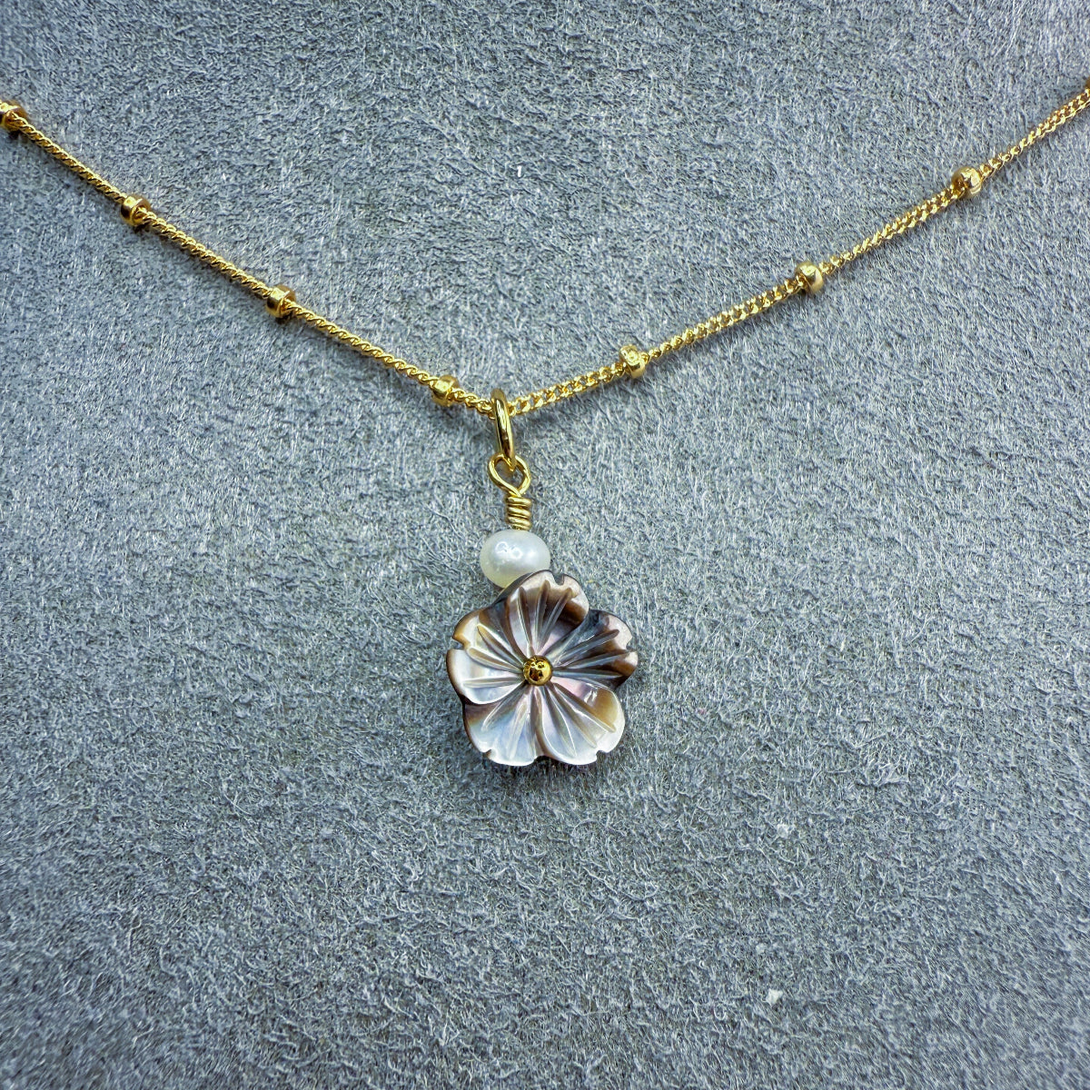 Gray Mother of Pearl Necklace