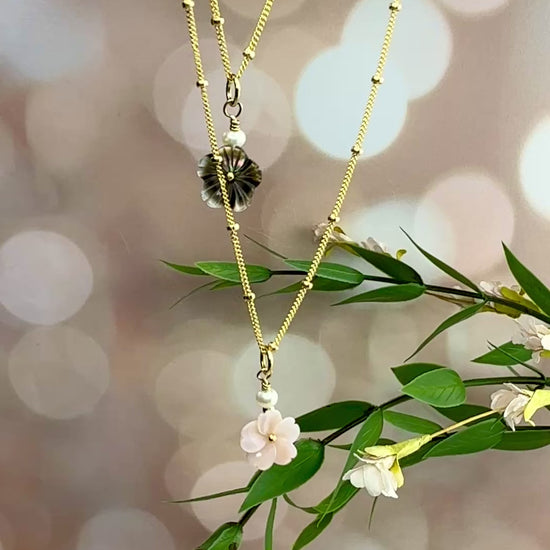 mother of pearl flower necklace