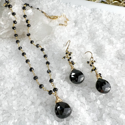 Black Spinel Pendant & Rosary Chain Necklace