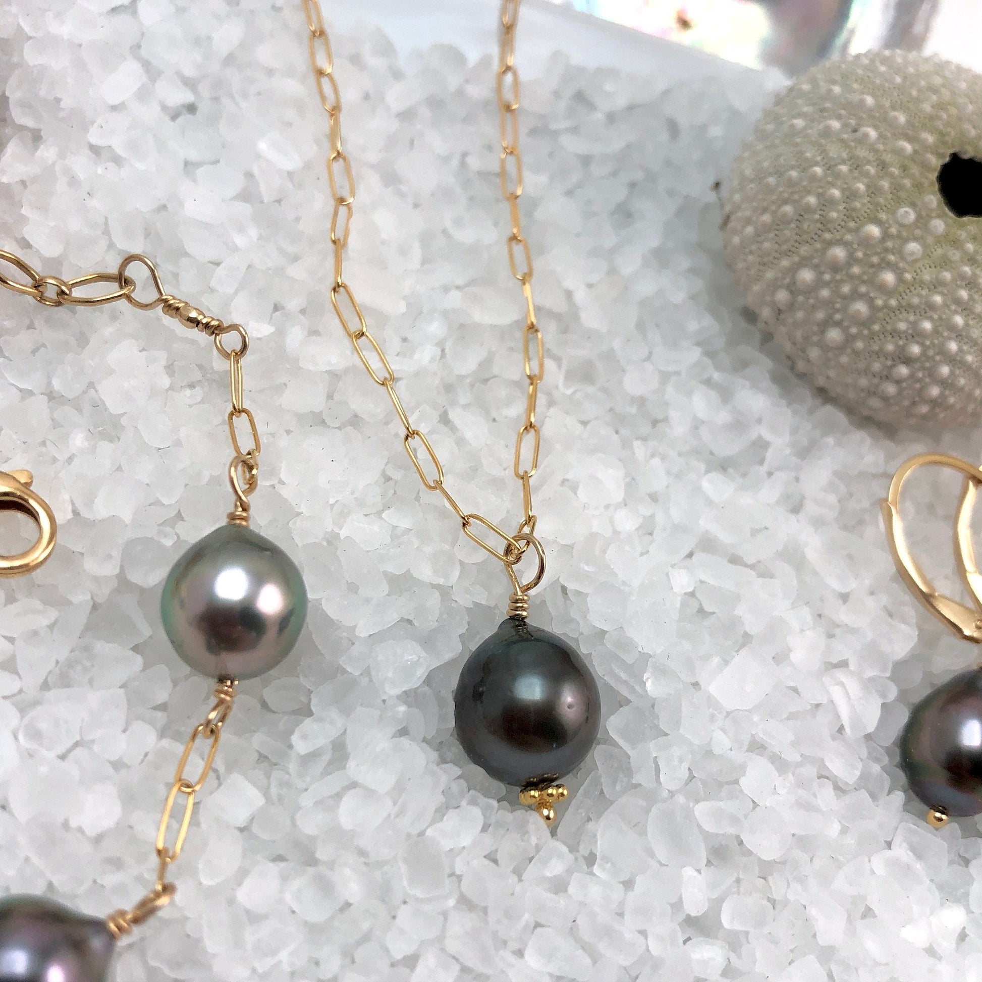Tahitian Pearl Necklace in Gold with Darker Pearl